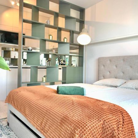 Luxury, Bright Studio With Parking And Balcony In Bratislava Center ภายนอก รูปภาพ
