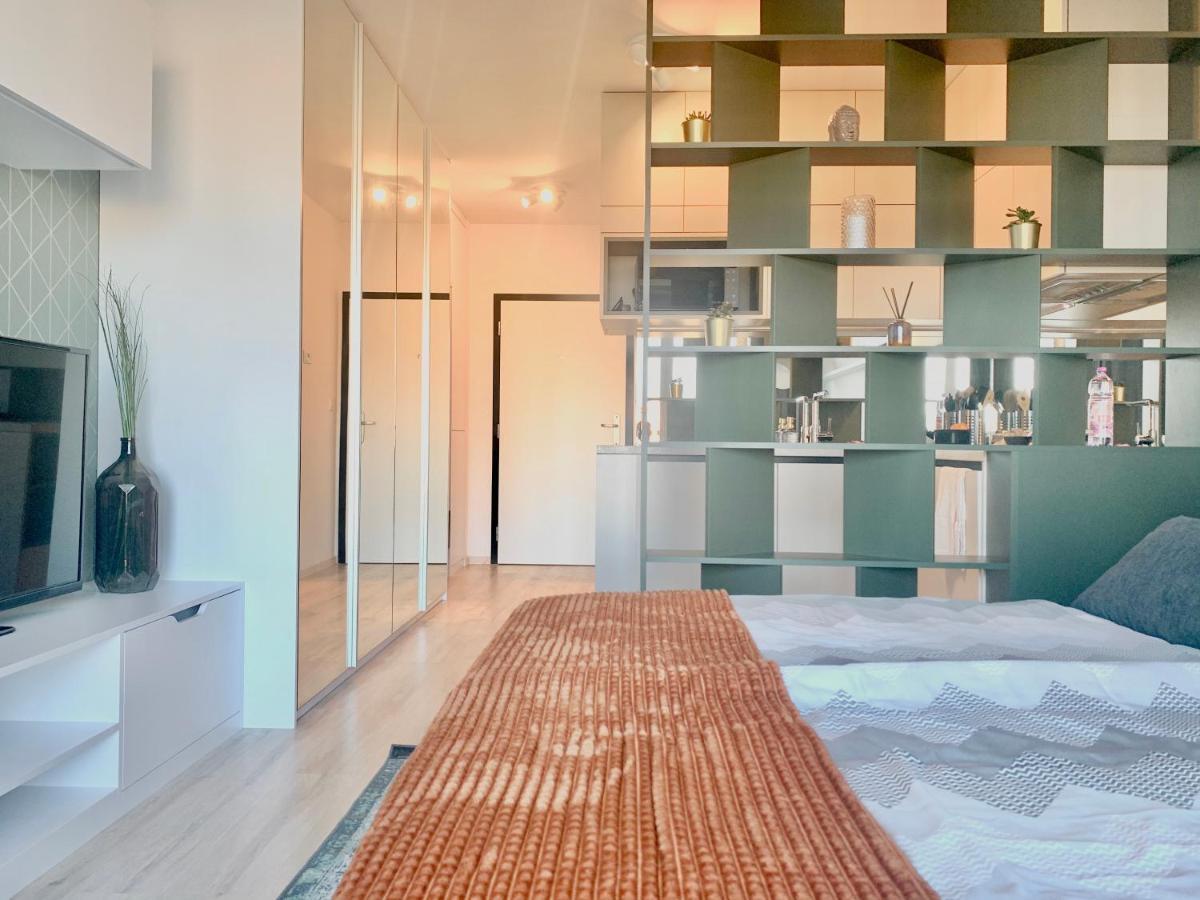 Luxury, Bright Studio With Parking And Balcony In Bratislava Center ภายนอก รูปภาพ