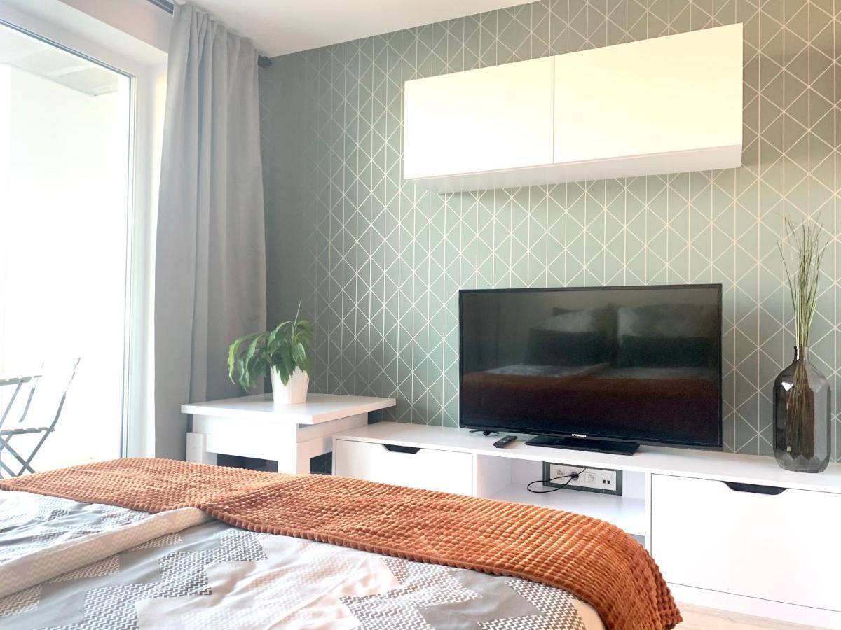 Luxury, Bright Studio With Parking And Balcony In Bratislava Center ภายนอก รูปภาพ